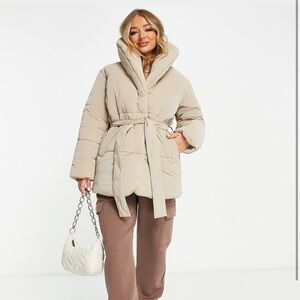 ***NWT*** ASOS DESIGN velour look belted padded coat in mink cream